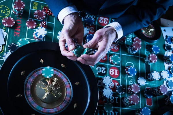 Man Playing Gambling Games Casino Closeup — Stock Photo, Image