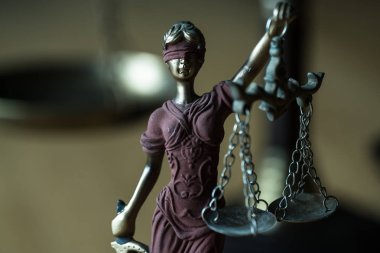 Hukuk ve Adalet, Kör Tanrıça Themis 'in Heykeli.