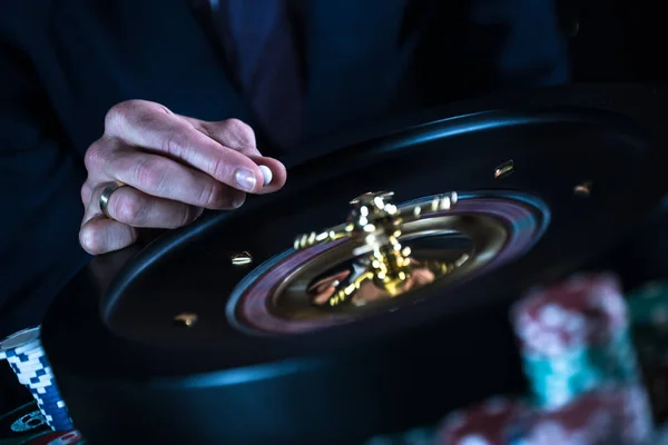 Hombre Jugando Juegos Azar Casino Primer Plano — Foto de Stock