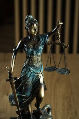 Hukuk ve Adalet, Kör Tanrıça Themis 'in Heykeli.