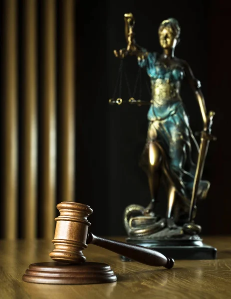 法律与正义 盲女Themis的雕像 — 图库照片