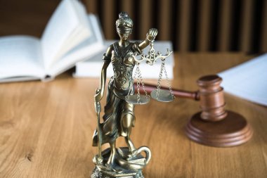 Hukuk ve Adalet, Kör Tanrıça Themis 'in Heykeli.