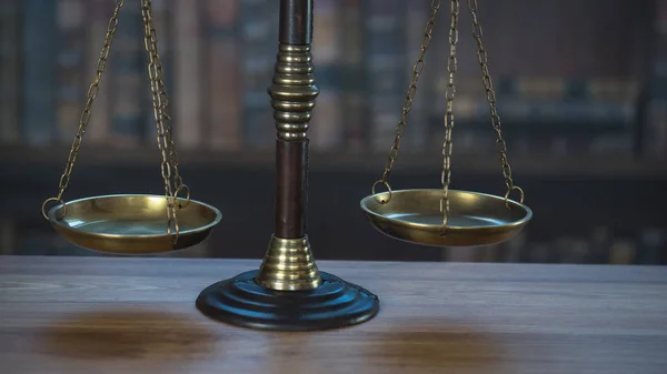 Recht Und Gerechtigkeit Waage Auf Dem Tisch — Stockfoto