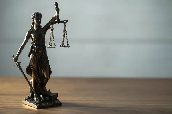 Still Life Blind Goddess Themis Scales Law Justice Symbol Table — ストック写真