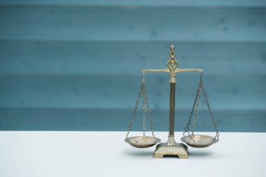 Denge terazisi, ağırlık dengesi. Hukuk ve adalet kavramı