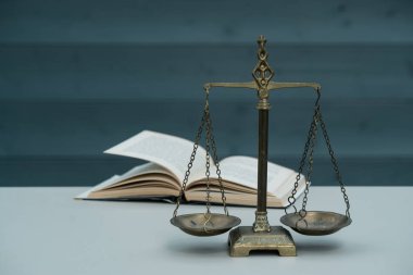 Denge terazisi, ağırlık dengesi. Hukuk ve adalet kavramı