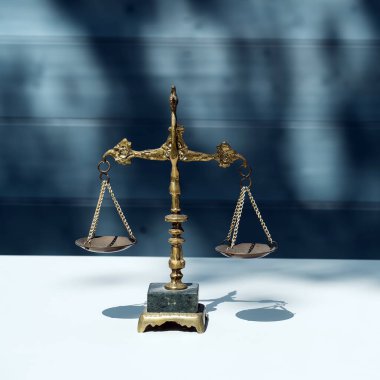 Denge terazisi, ağırlık dengesi. Hukuk ve adalet kavramı