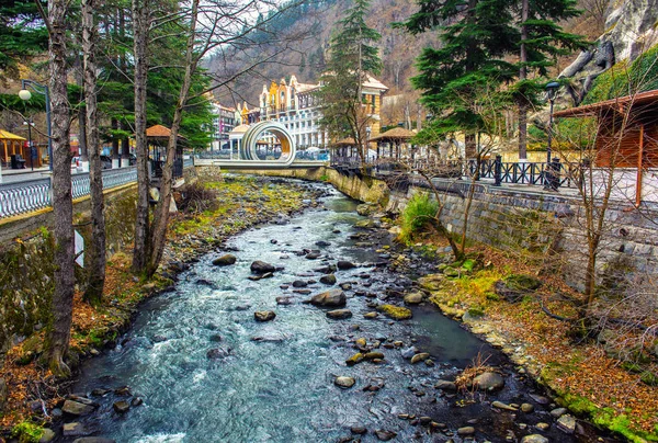 Borjomi görünümü nehirde Borjomula