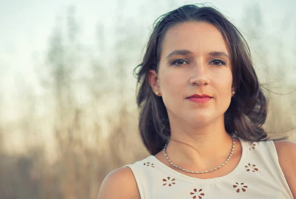 Vrouw Natuur Portret Achtergrond Stockfoto