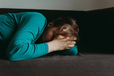 stresli kadın, umutsuzluk ve depresyon
