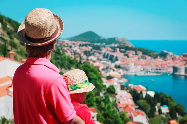 Padre e figlio in vacanza in Europa, Dubrovnik, Croazia — Foto Stock