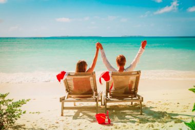 Noel plajda-sandalye salonları ve deniz, Noel seyahat mutlu çifte