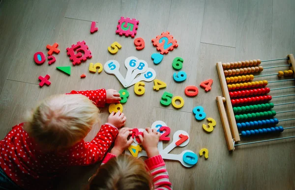 Kids learning numbers, abacus calculation, education and learning — Stock Photo, Image