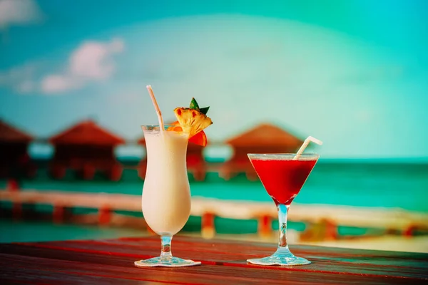 Deux cocktails sur la plage de luxe, voyage de luxe — Photo