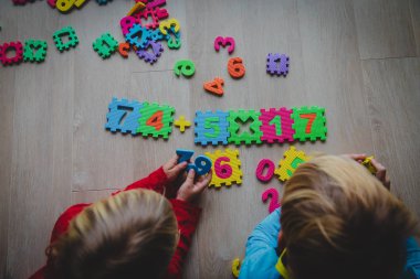 çocuk ile sayı bulmaca oyun, matematik öğrenmek