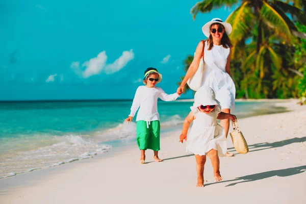 Mother with little son and daughter walk on beach — Stock Photo, Image