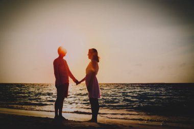 sunset beach adlı elele Romantik Çift