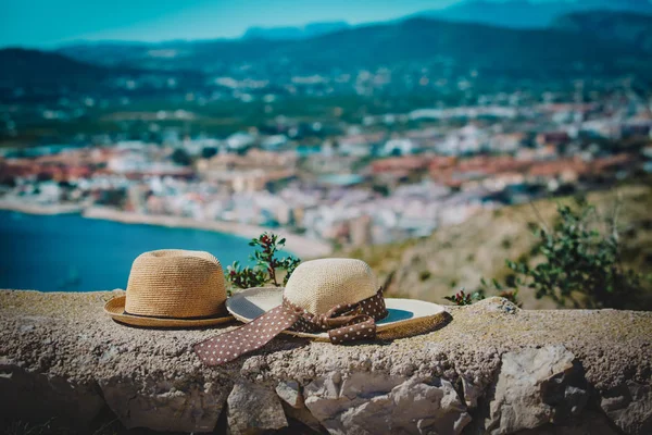 Due cappelli in vacanza in Europa, Spagna — Foto Stock