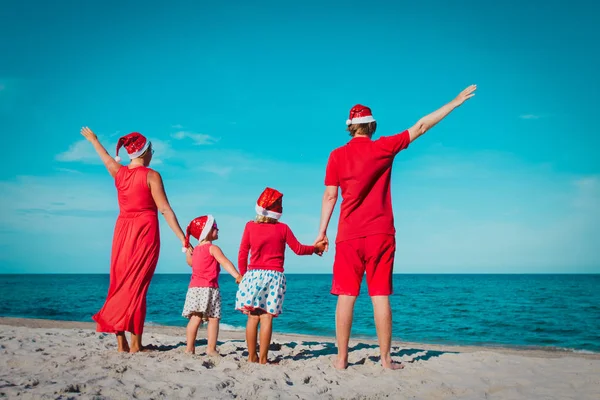 Happy family with kids on tropical Christmas vacation — Stock Photo, Image