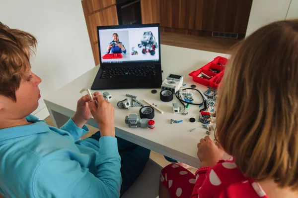 kids building robot with online robotic technology lesson