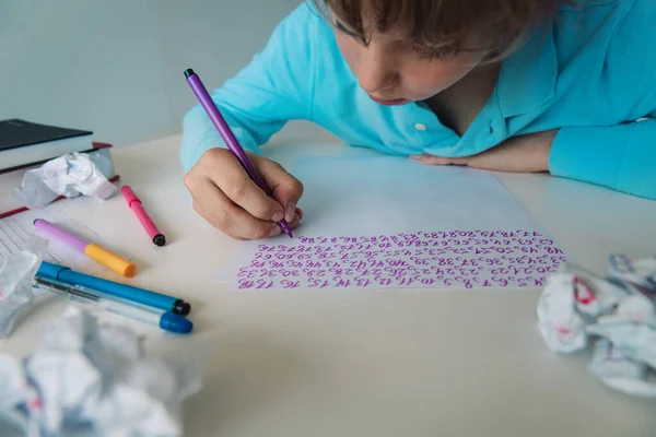 Kid writing and learning numbers, doing math homework — Stock Photo, Image