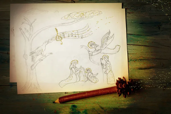 圣诞明信片 耶稣诞生场景 在木桌上用精灵铅笔手绘图片 — 图库照片