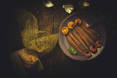 Salamura hamsi vintage tarzı tabak.
