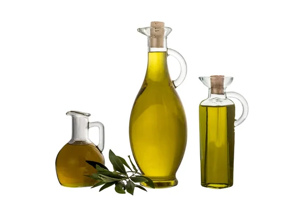 Extra panenský olivový olej ve tři rustikální láhvi a sklenice izolovaný — Stock fotografie