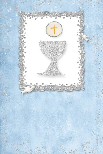 İlk kutsal komünyon davetiye kartı. Dikey.