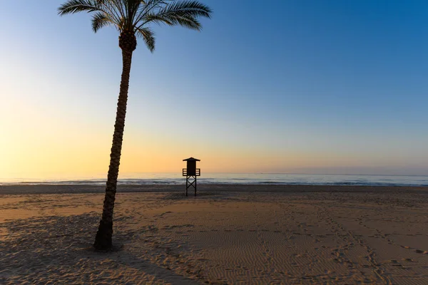 Gözetleme kulesi silueti