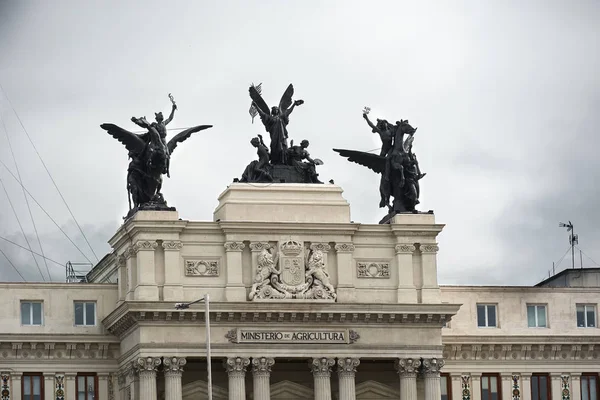 Madrid Španělsko Dubna 2018 Detaily Sochy Vrcholu Ministerstvo Zemědělství Rybolovu — Stock fotografie