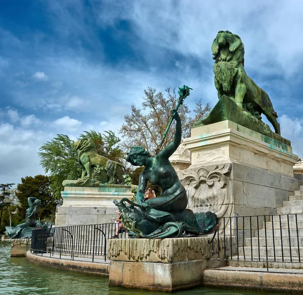 Madrid Spanje April 2018 Standbeelden Van Leeuwen Sirenes Onderdeel Van — Stockfoto