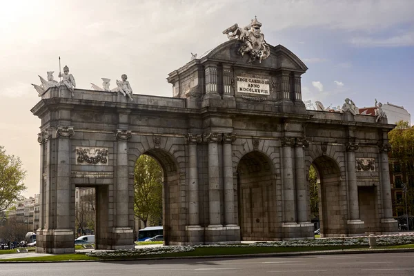 Madrid España Abril 2018 Vista Puerta Alcalá Uno Los Principales —  Fotos de Stock