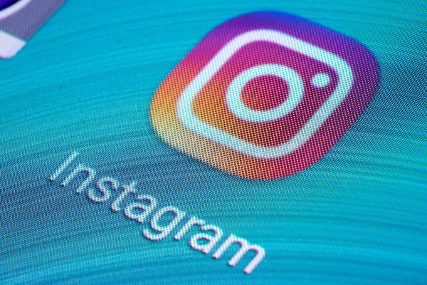 Buenos Aires, Arjantin - 9 Ocak 2019: Instagram uygulama simgesi cep telefonu dokunmatik ekran (Android cihaz). Makro yüksek alan derinliği ile vurdu.