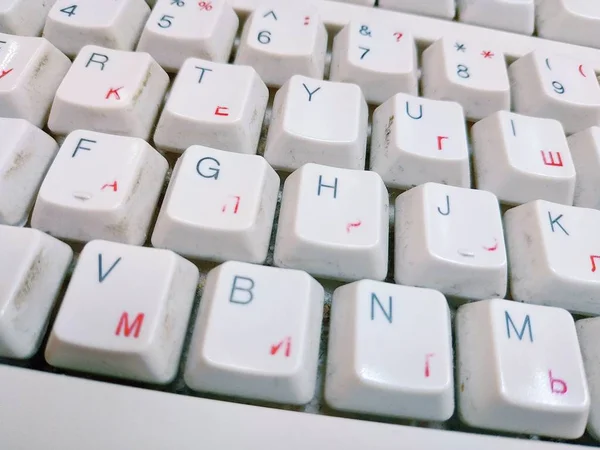 古いキーボード 汚いキー 消去した文字 — ストック写真