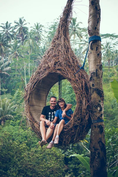 Cestovatel Třešinka Džungli Ostrově Bali Pár Pralese — Stock fotografie