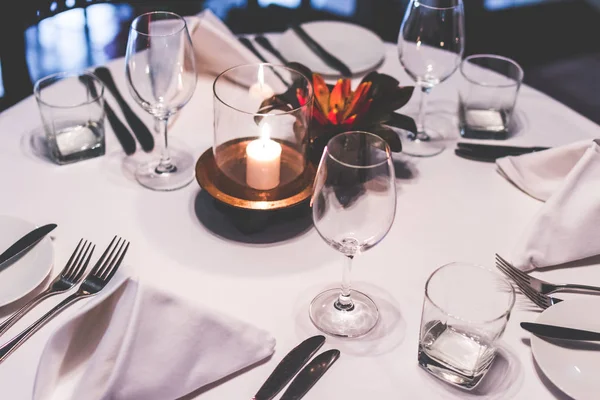 Restoranda boş bardaklar..