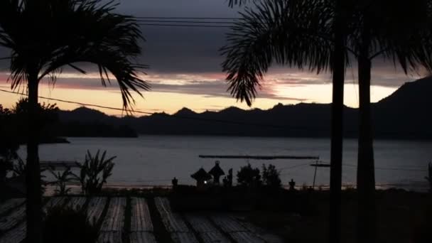 Bbeautiful sunrise over the mountains and vulcano Batur on the noth of Bali island, Indonesia . — Vídeo de Stock