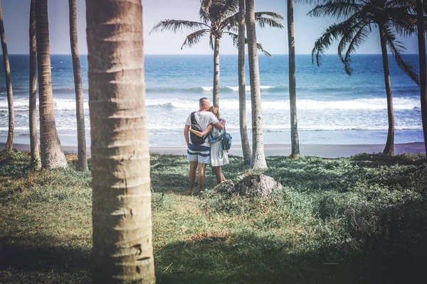 Young couple among palms on the tropical island of Bali. — Stock Photo, Image