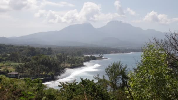 Panorama tropicale, vista sulle montagne, oceano. Isola di Bali . — Video Stock