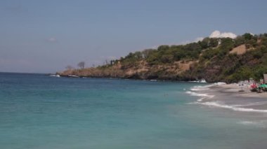 Okyanus dalgaları. Bali Adası. Tropikal peyzaj.