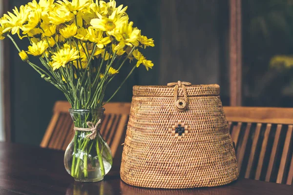 Şık rattan sırt çantası Restoran Bali Adası ahşap tablo.