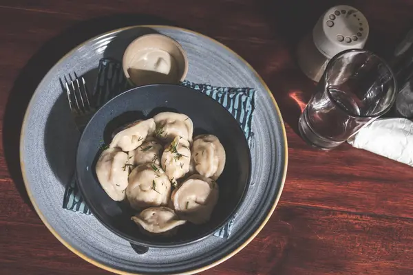 Ev yapımı et köfte, Rus mantı. Üstten görünüm, kopya alanı.