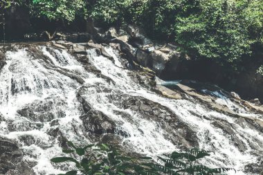 Art arda sıralı şelale Bali Adası. Endonezya.