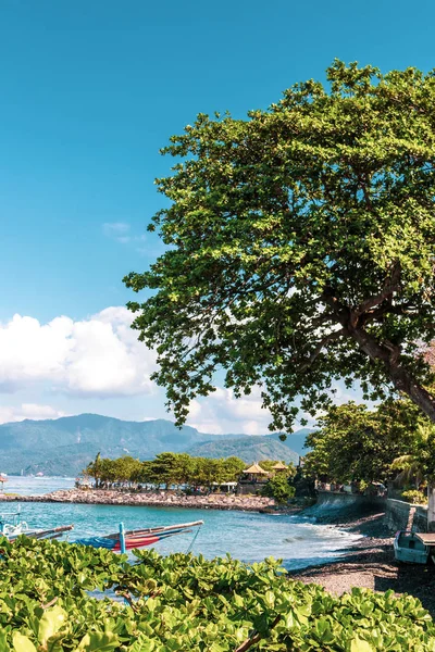 Balinesiska seascape på öst av ön Bali, Indonesien. — Stockfoto
