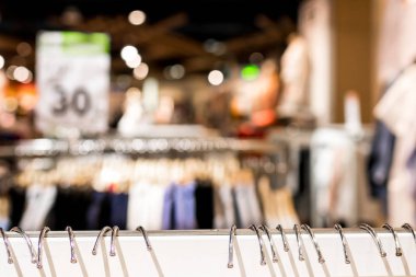 Bangkok, Tayland depodaki askıları.