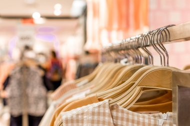 Bangkok, Tayland depodaki askıları.