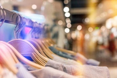 Bangkok, Tayland depodaki askıları.