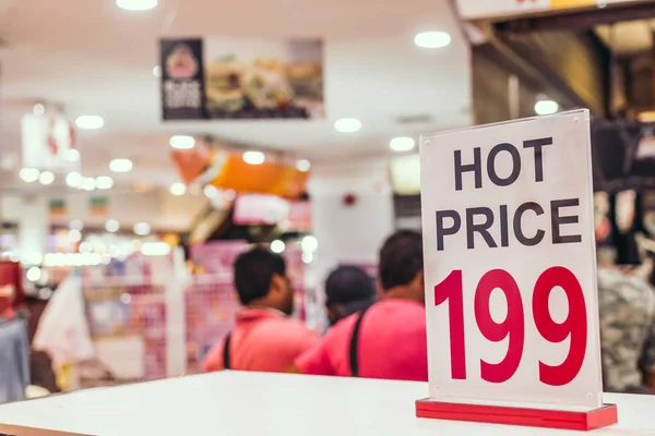 Placa de sinal de preço quente no shopping center da Tailândia . — Fotografia de Stock