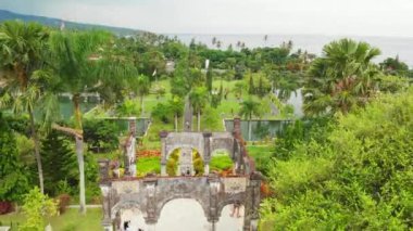 Bali, Endonezya - 29 Aralık 2018: Taman Ujung su Sarayı, Bali Adası havadan görünümü.